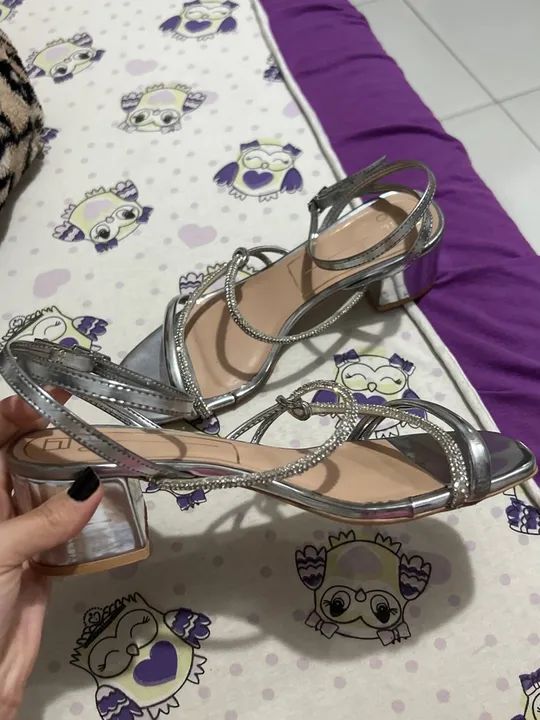 Sandália feminina prata com pedrarias - Foto 3