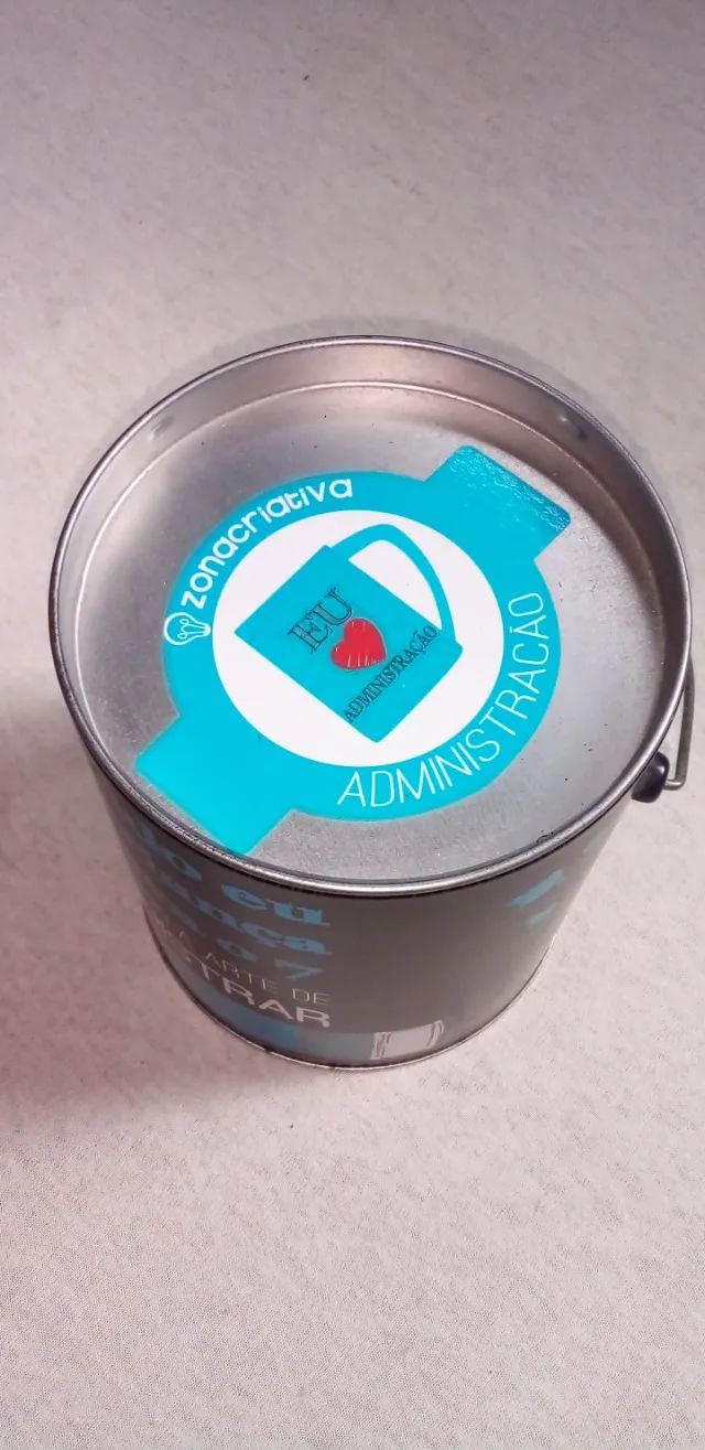 Latinha temática ADM para presente