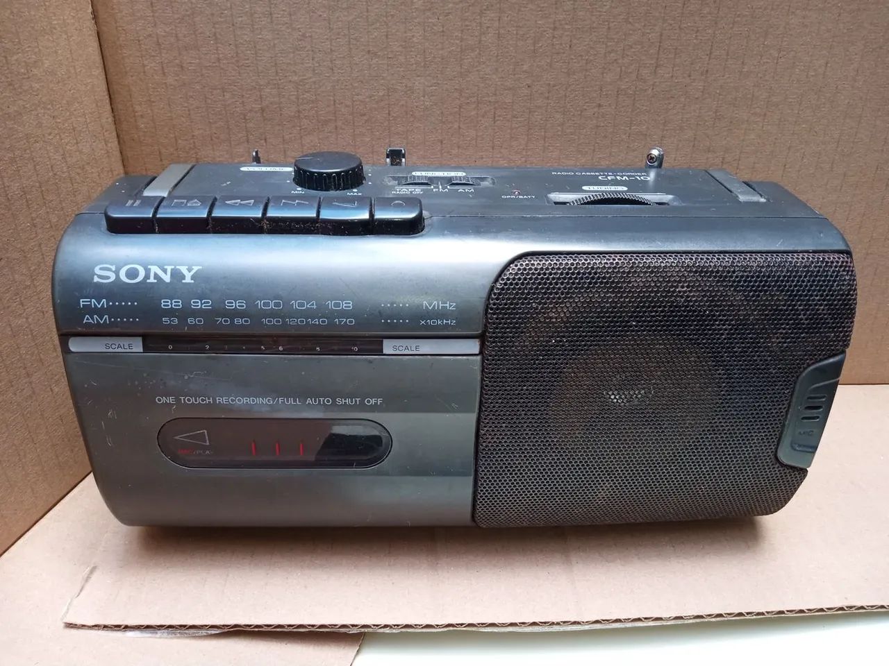 Rádio gravador antigo Sony CFM 10 - Foto 2