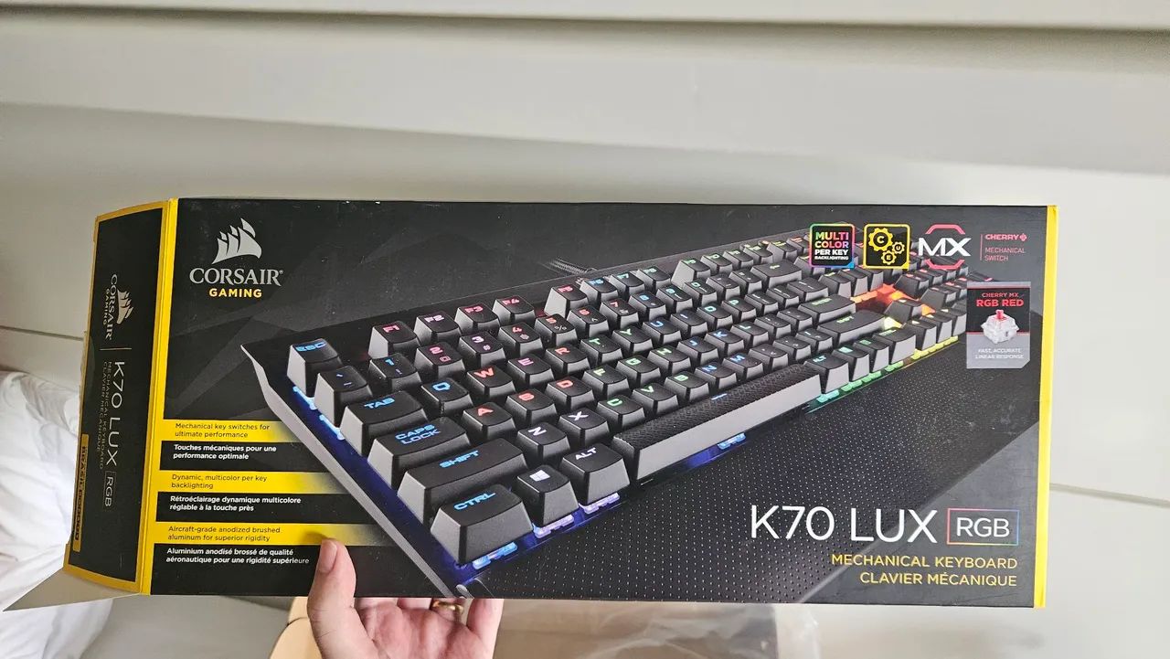 Teclado Mecânico Gamer Corsair K70 Lux RGB