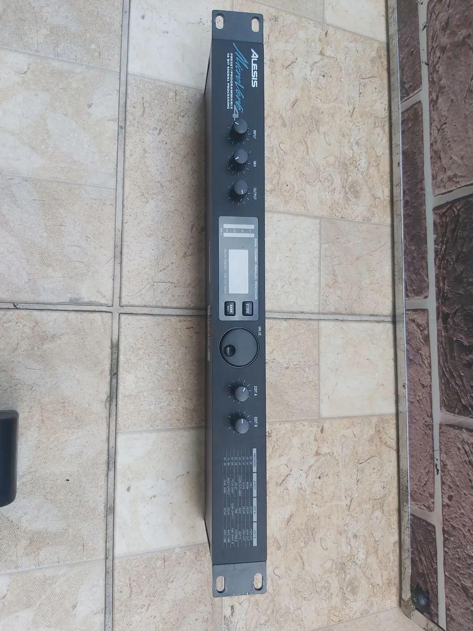 Efeito microverb 4 alesis