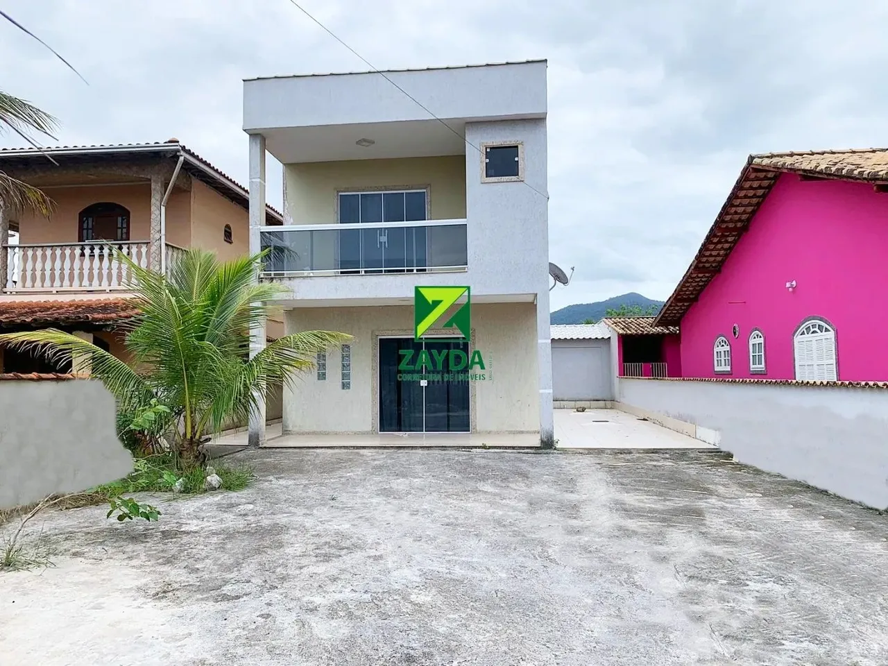 Casa duplex com quintal e 02 suítes, no bairro Peixe Dourado II, em Barra de São João.