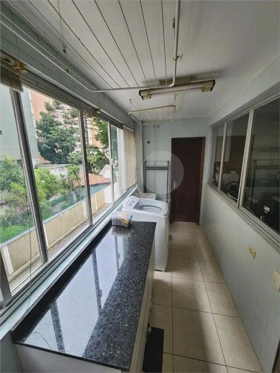 Imóvel para venda possui 74 metros quadrados com 2 quartos em Centro - Curitiba - PR - Foto 2