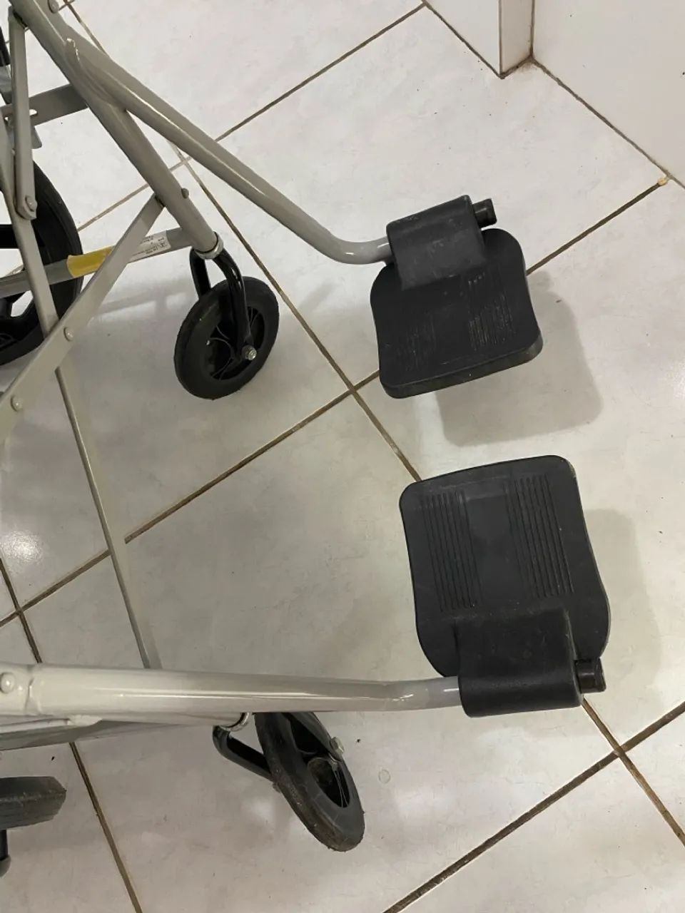 Cadeira de rodas dobrável - Foto 4