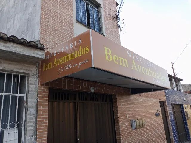 Toldo em estado de novo 