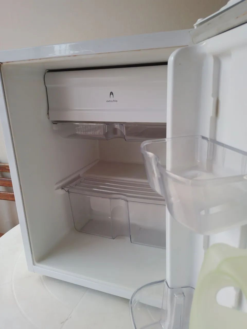 Frigobar Consul 76 litros - Ideal para seu quarto,cozinha ou escritório.