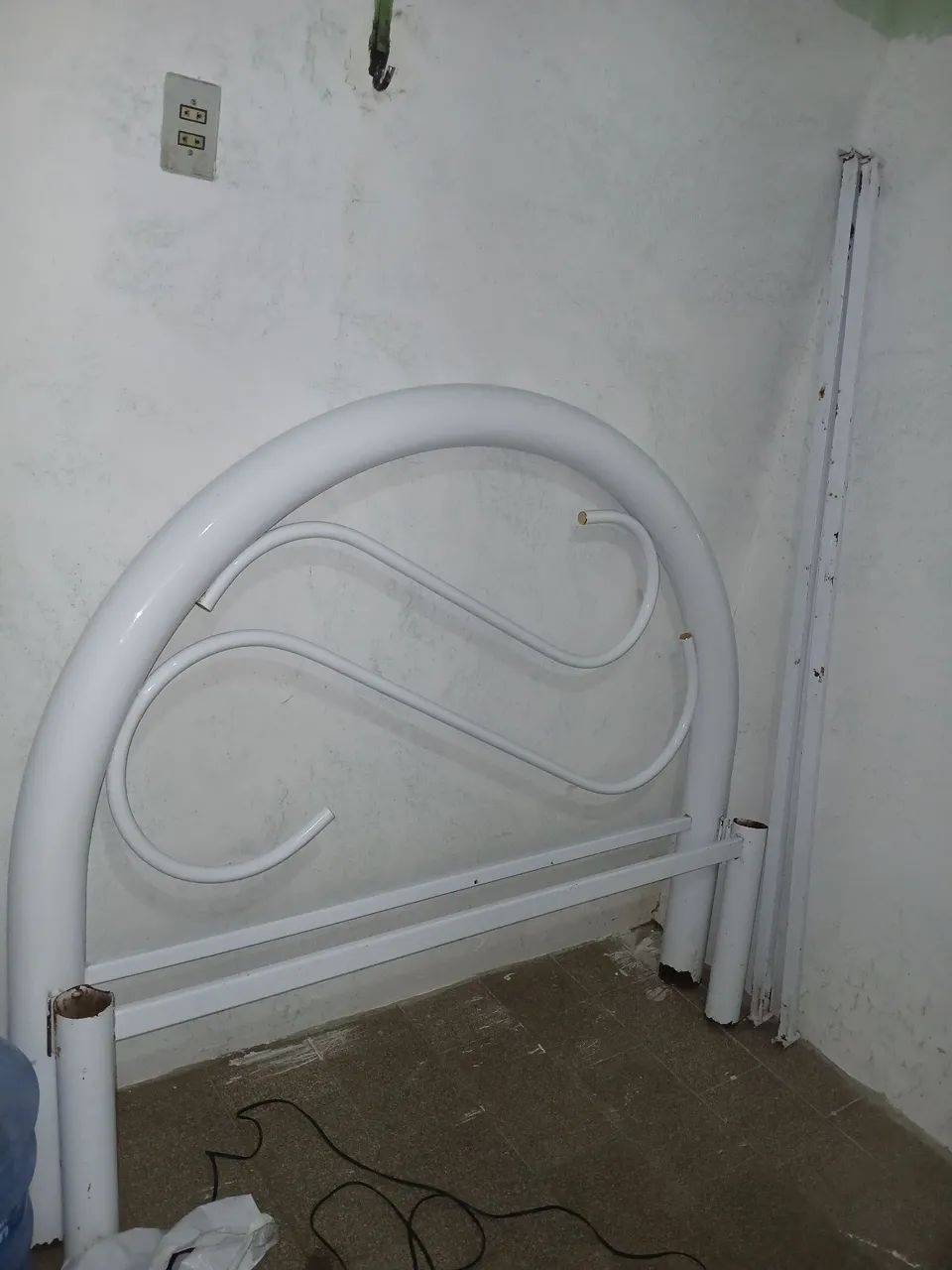 Cama de casal de ferro completa .Sem colchão. Não faço entrega.