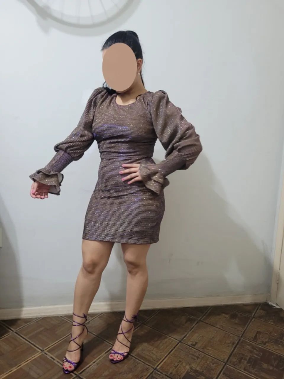 Vestido festa TVZ curto, manga longa lurex dourado Roupas