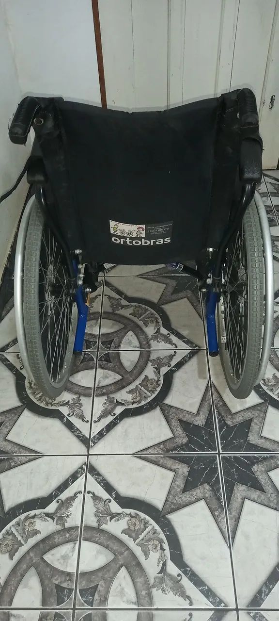 CADEIRA DE R0DAS À VENDA - Foto 4