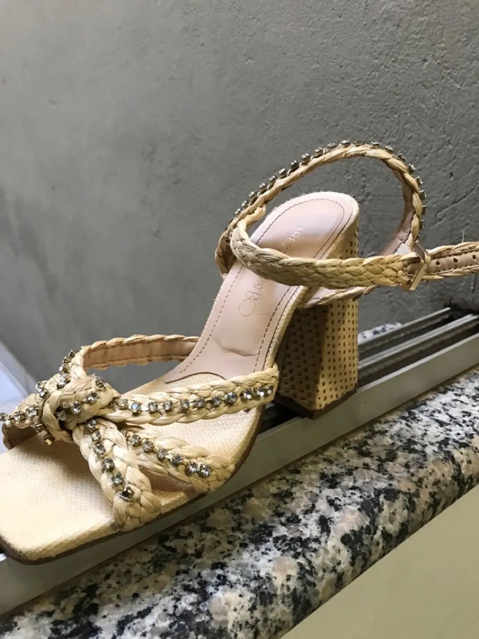 Sandália Rasteira Bege - Foto 2