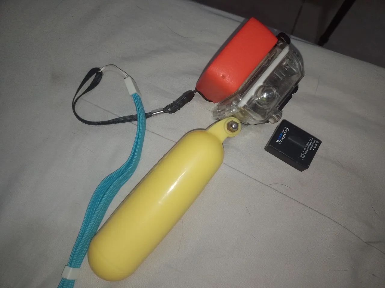 Caixa Gopro a prova dagua , boia e Bateria Original recarregável 