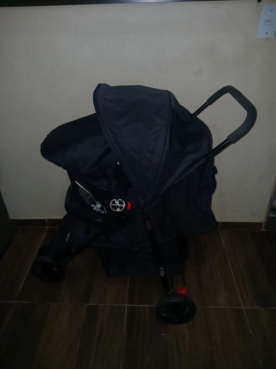 Carrinho de bebê e bebê conforto voyage ótimo estado entrego apenas em itapetininga-sp  - Foto 4