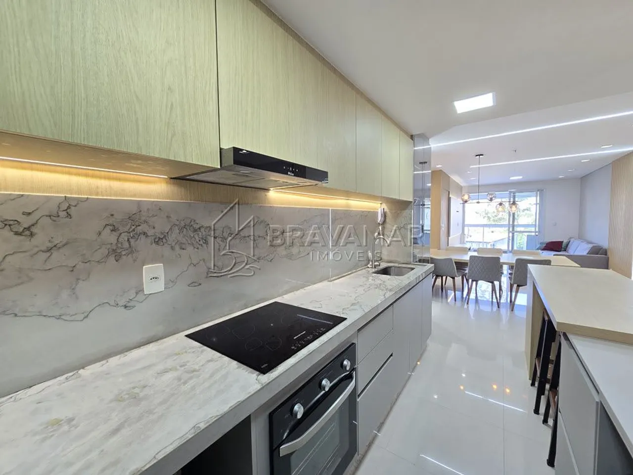 Locação Anual - Apartamento com 01 Suíte + 02 Dormitórios na Praia Brava - Itajaí/SC