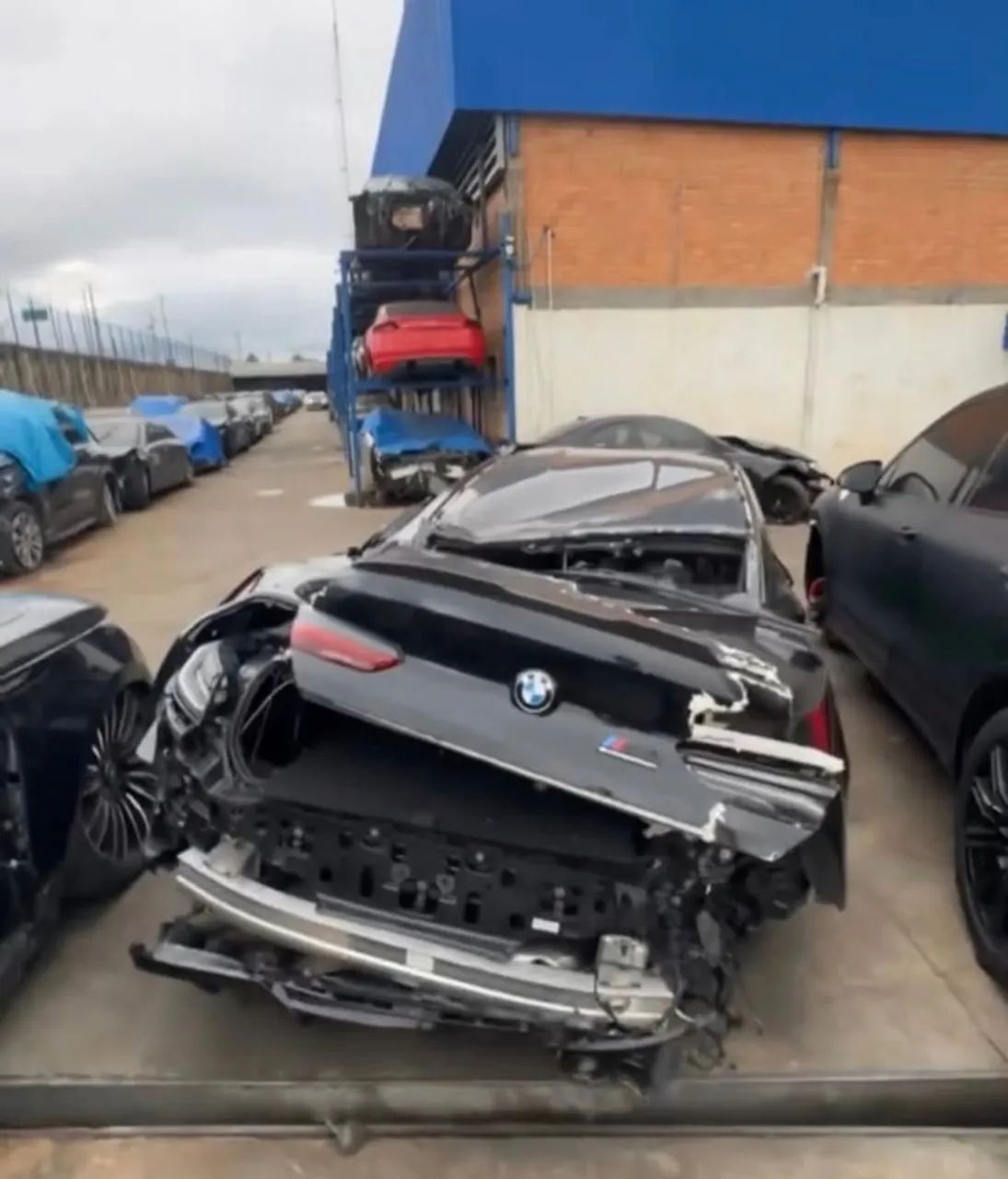 SUCATA BMW M8 COMPETITION V8 BI TURBO 2021 625CV 4.4 - Foto 3