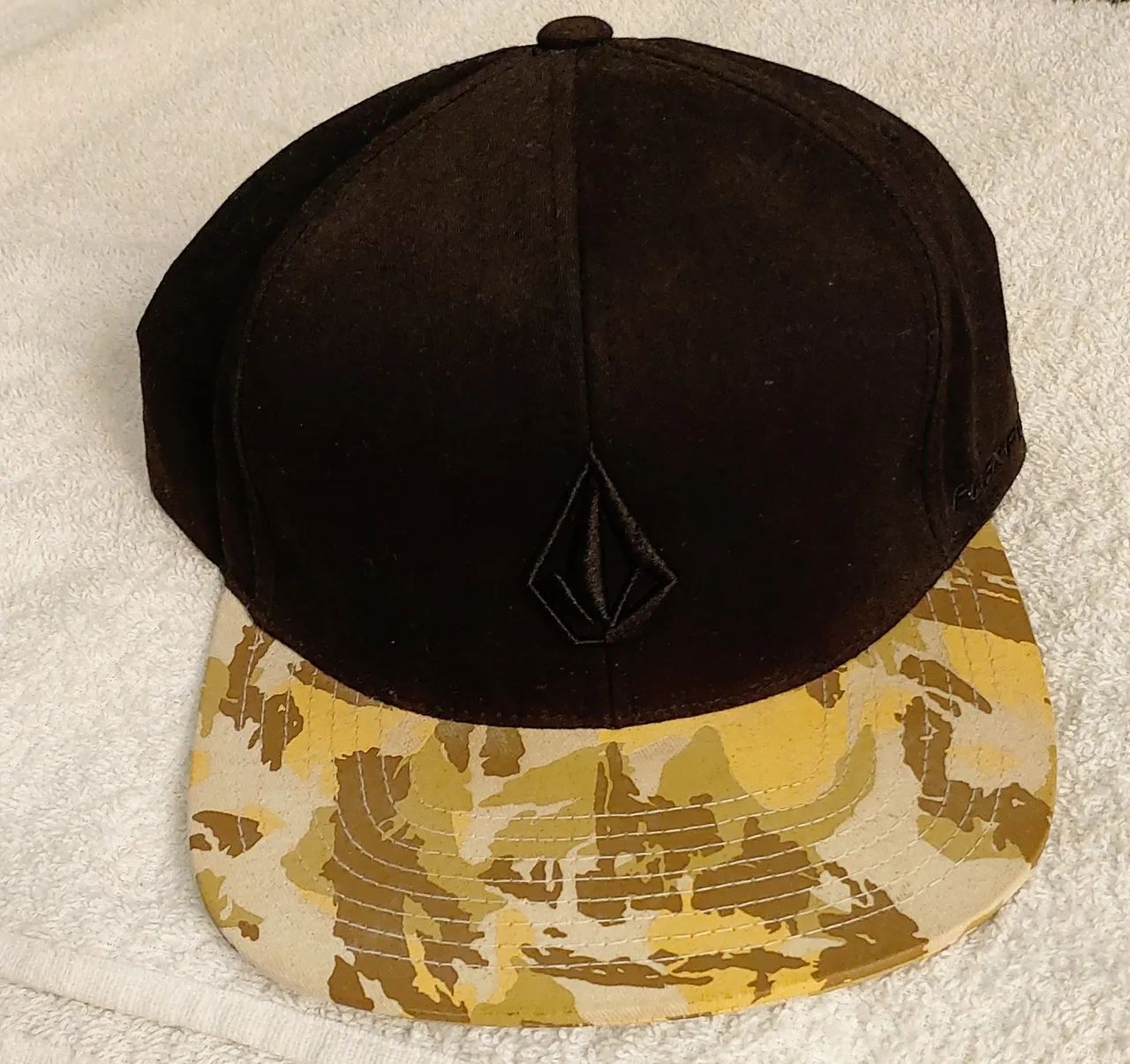 Boné Volcom Preto Camuflado