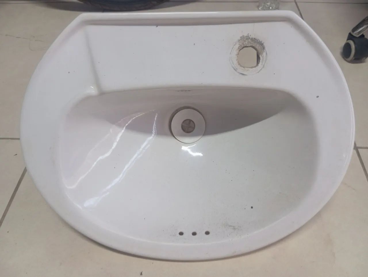 Cuba de cerâmica para banheiro