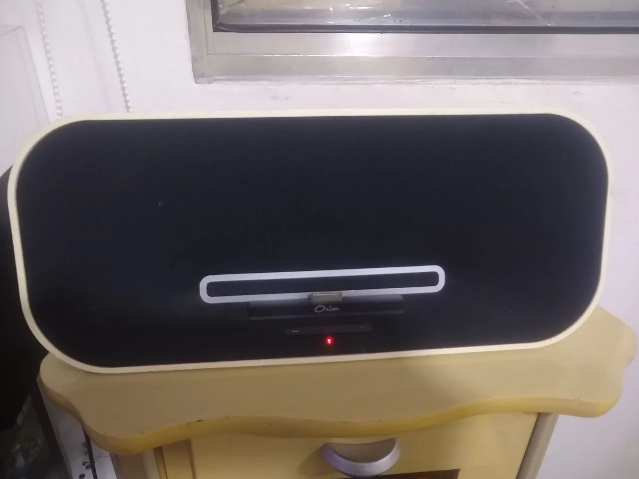 Caixa de som com radio e adaptador bluetooth