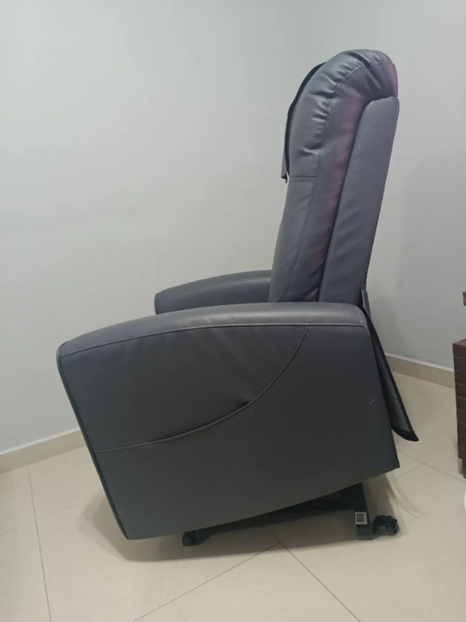 Poltrona Massageadora Reclinável Elevamed Dellamed - Foto 2