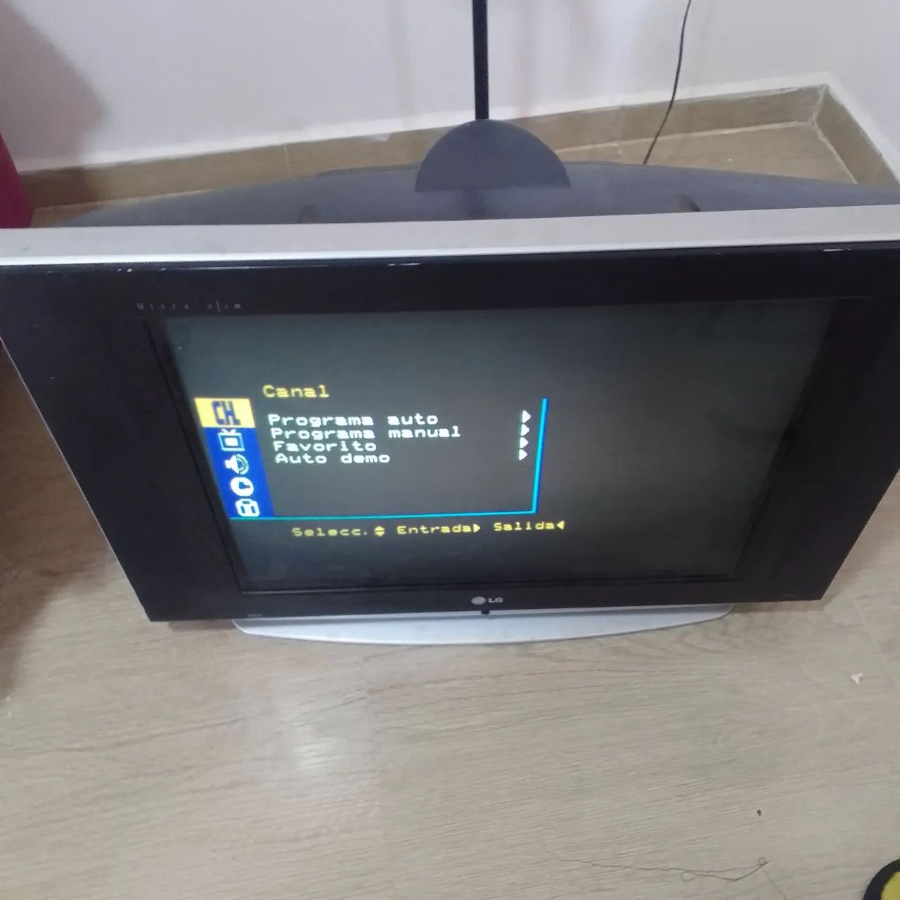 TV LG com tela de 29 polegadas