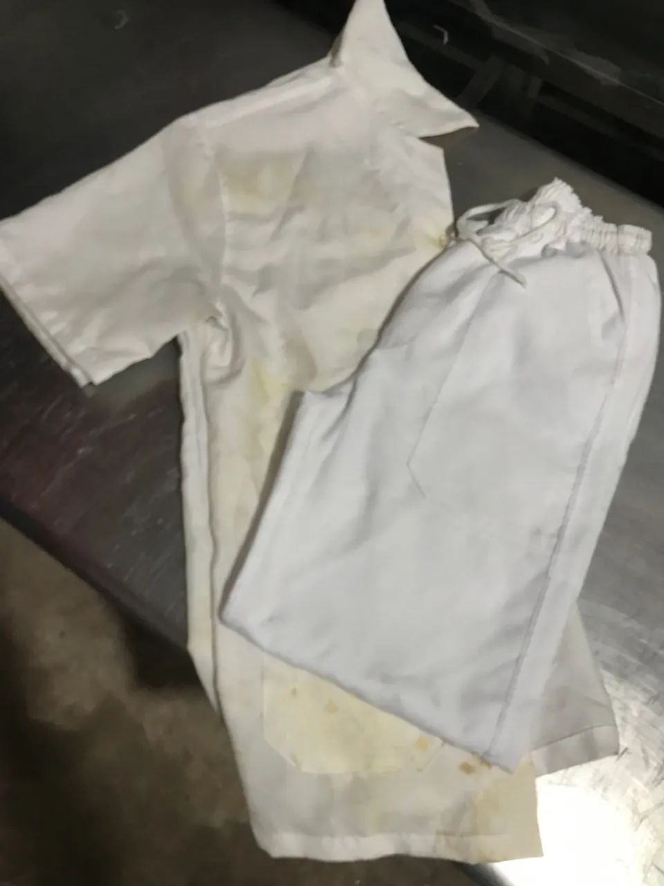 Sapatos de trabalho antiderrapantes jaleco calça e avental  - Foto 3