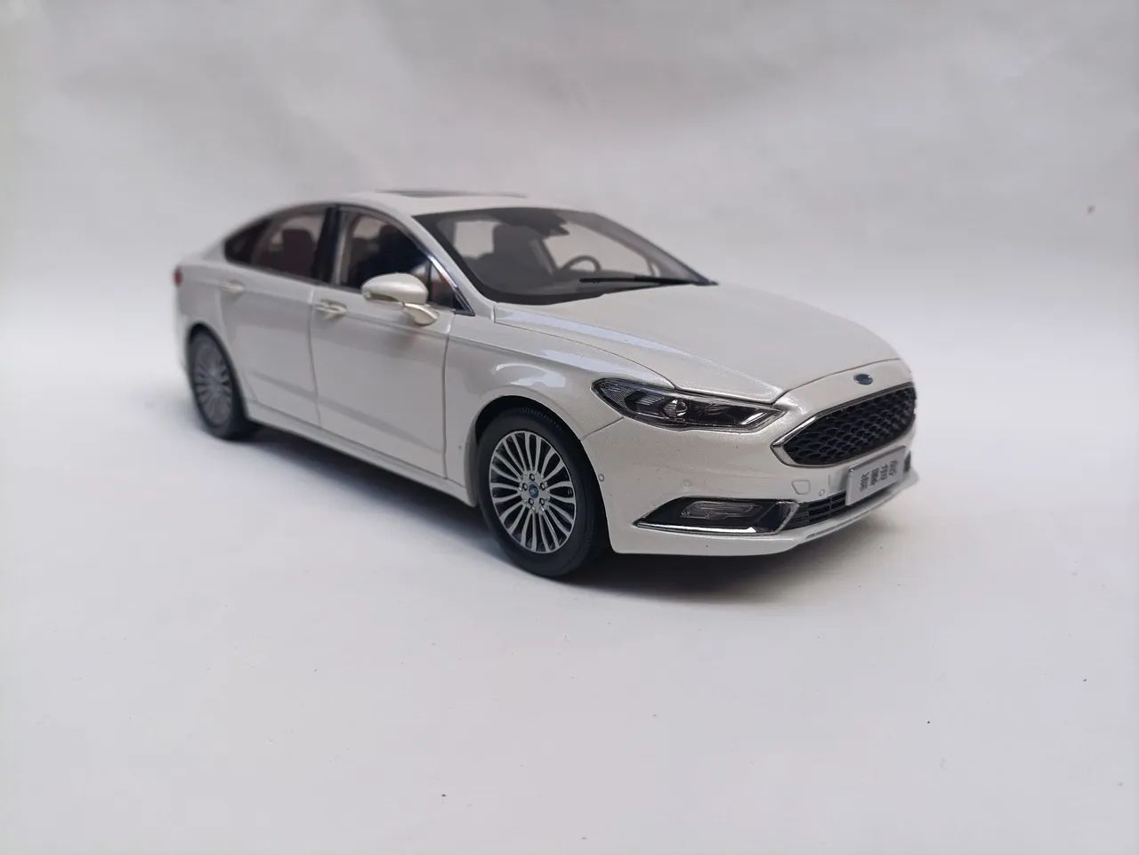 Miniatura Ford fusion Titanium 2017 1:18