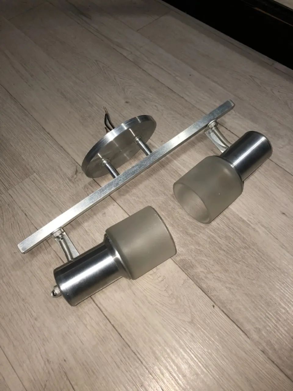 Luminária em trilho de aço