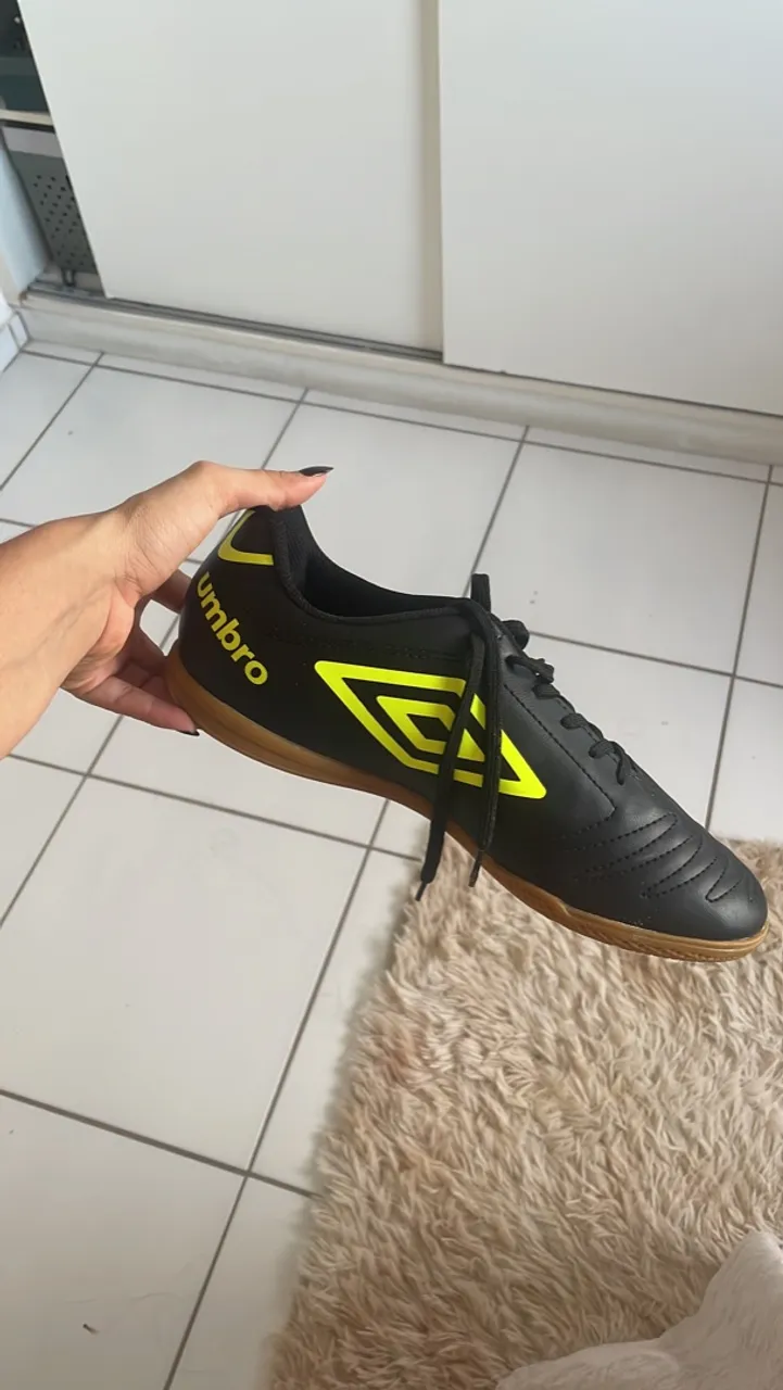Chuteira Futsal Umbro - USADA UMA VEZ APENAS