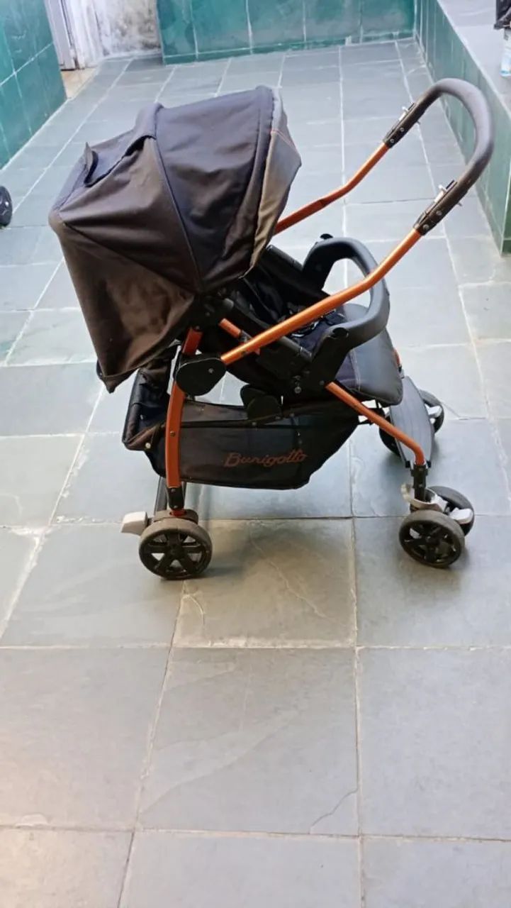 Carrinho com bebê conforto e base Burigotto Rio K - Foto 5
