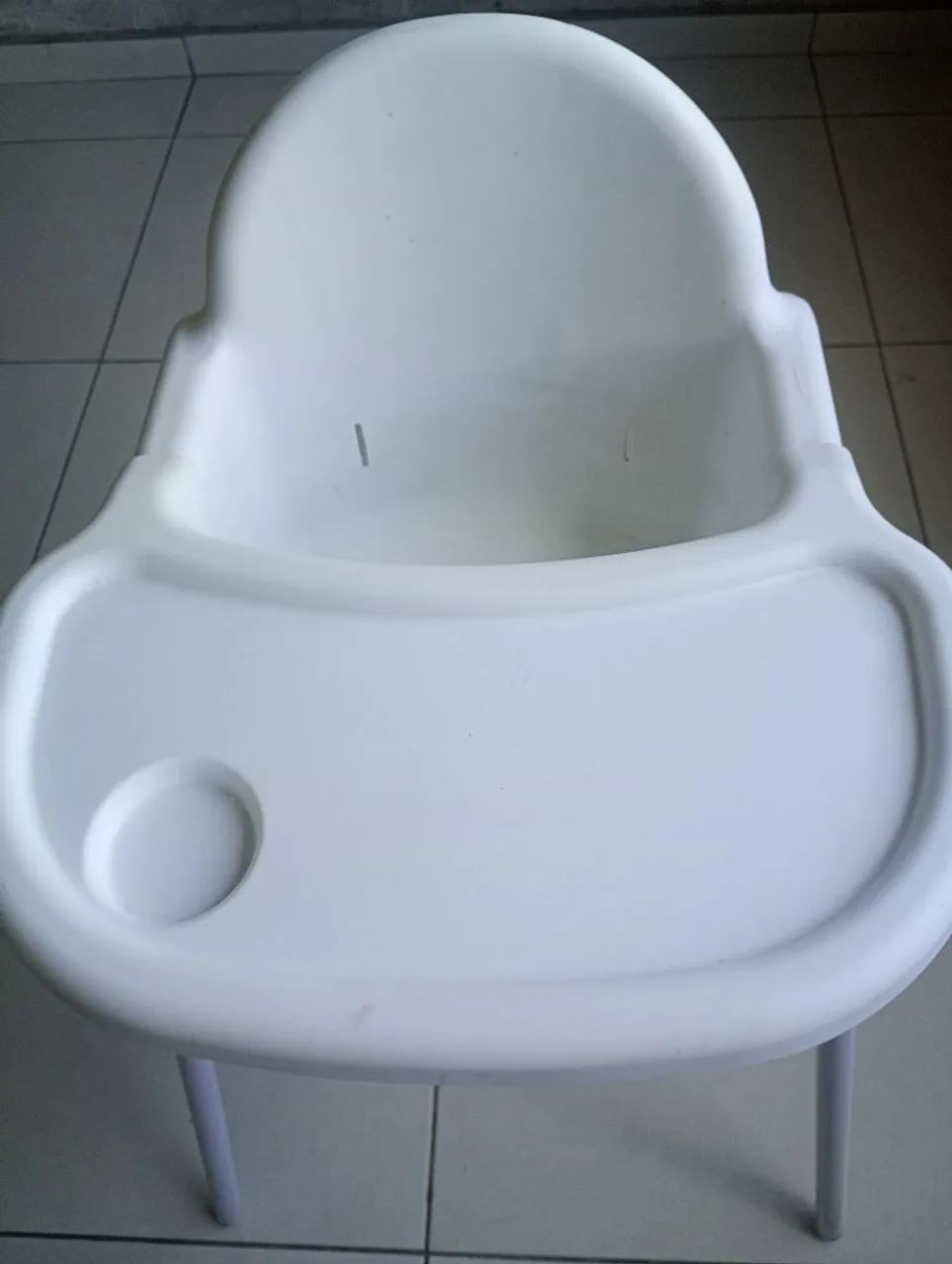 Cadeira Infantil Branca com Bandeja