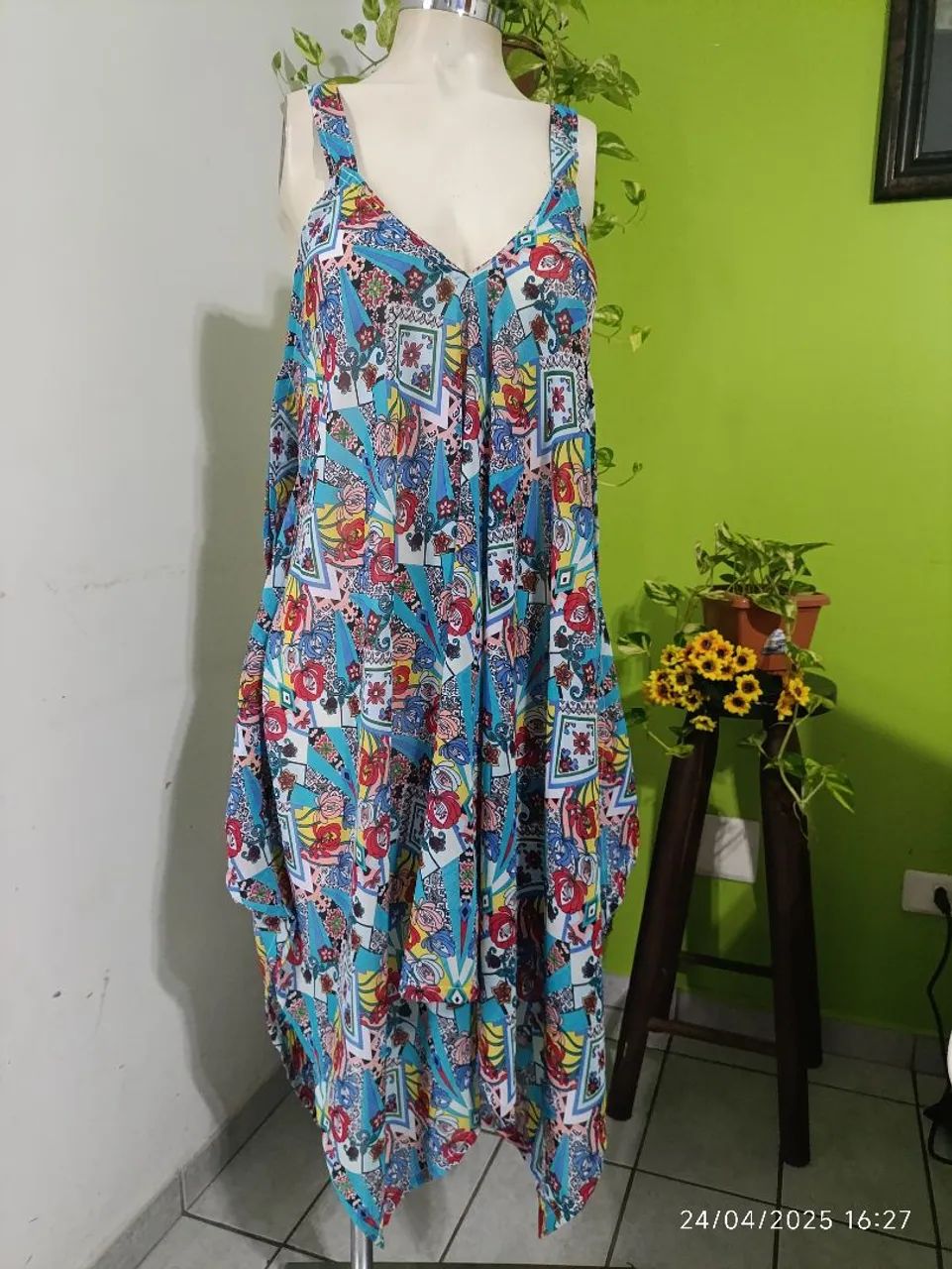 Saída de praia estampado azul e floral. - Foto 2