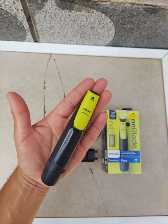 Barbeador Elétrico Philips OneBlade Face QP2510 - Novo - Foto 2