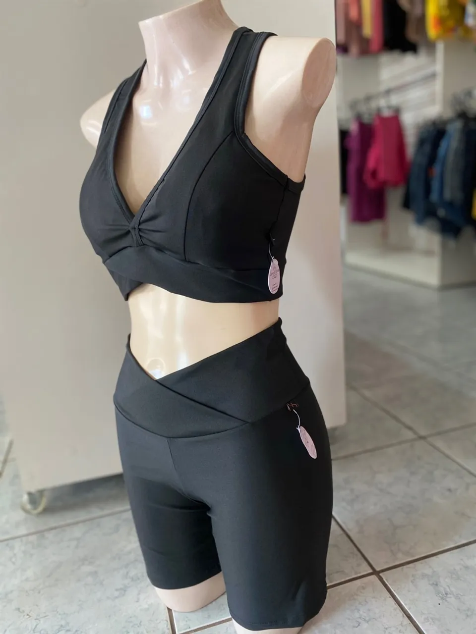 Conjunto Fitness Top e Shorts Preto