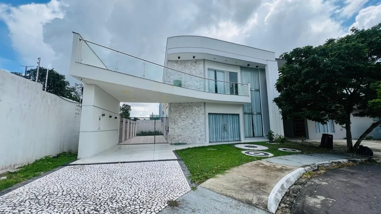 Casa moderna com área externa sofisticada