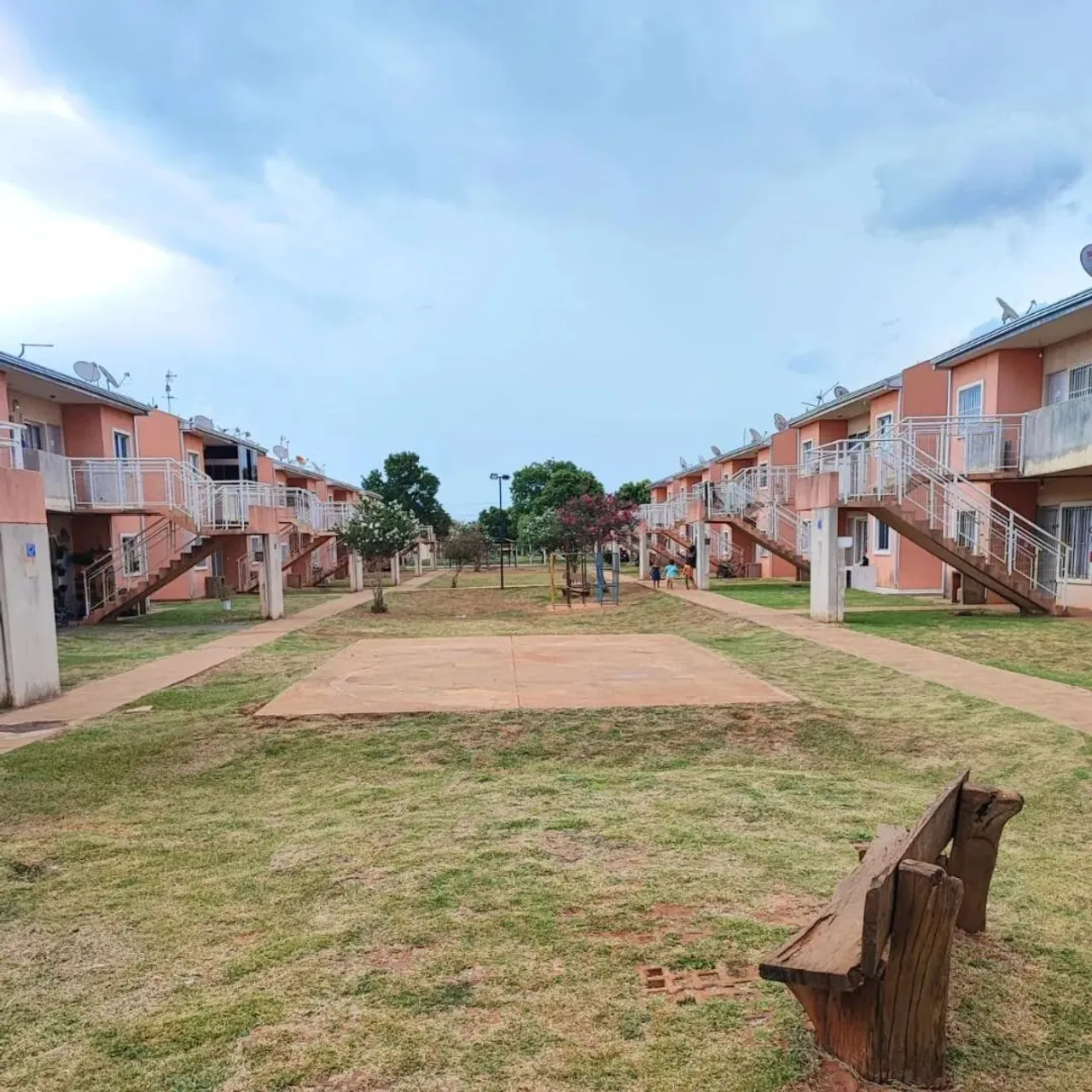 Apartamento térreo á venda com 2 quartos no Jardim Centro Oeste em Campo Grande - MS