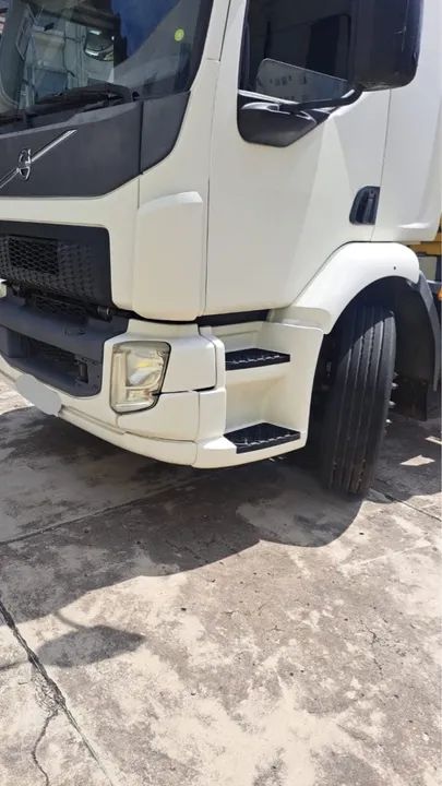 Volvo vm. 270 truck munk 30 toneladas carroceria ano 2015.   - Foto 2
