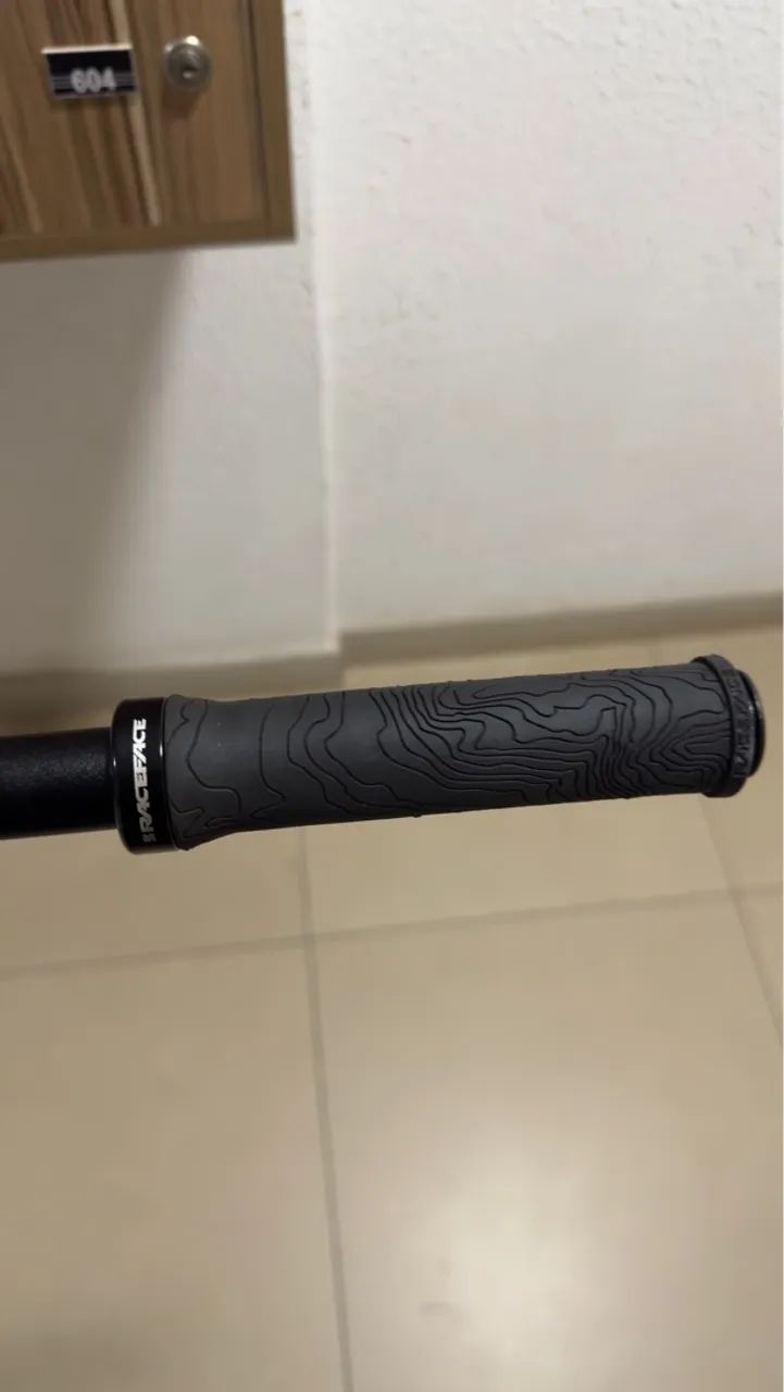 Cockpit completo RaceFace Turbine - Mesa + Guidão + Punhos - Usado apenas uma vez - Foto 2