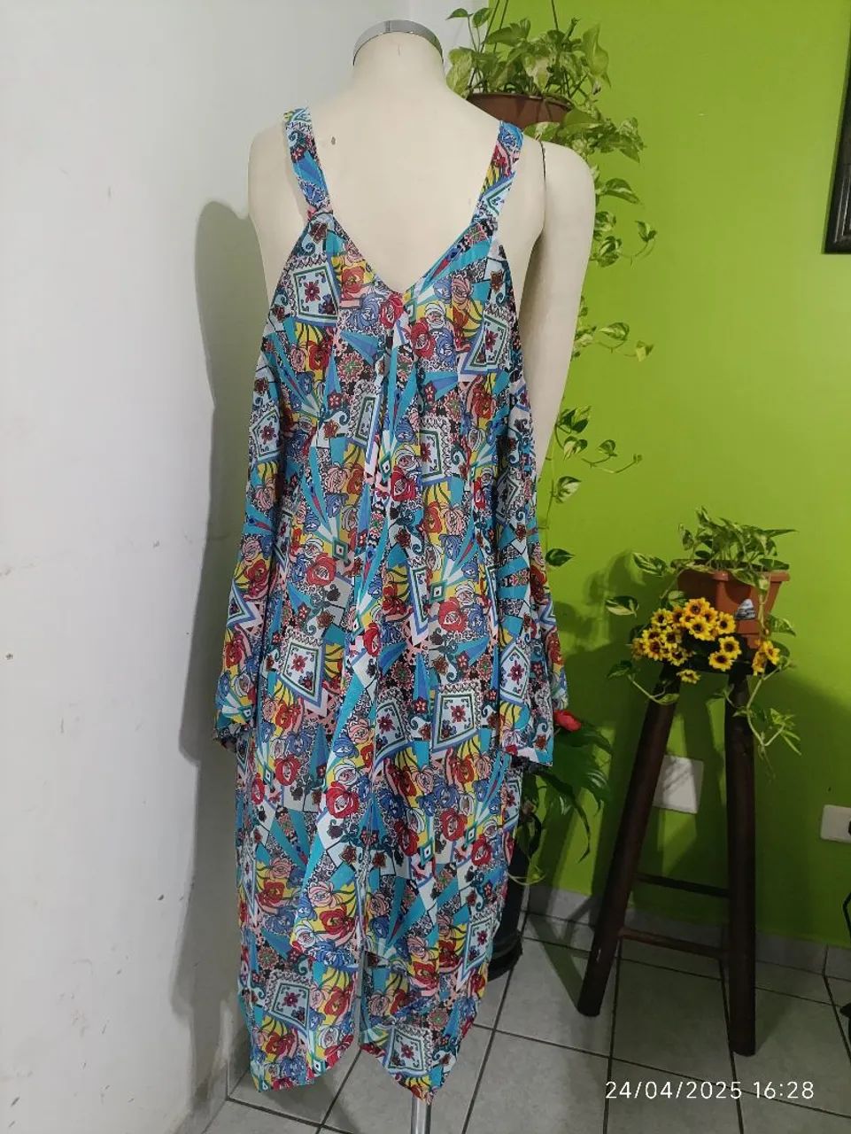 Saída de praia estampado azul e floral. - Foto 3
