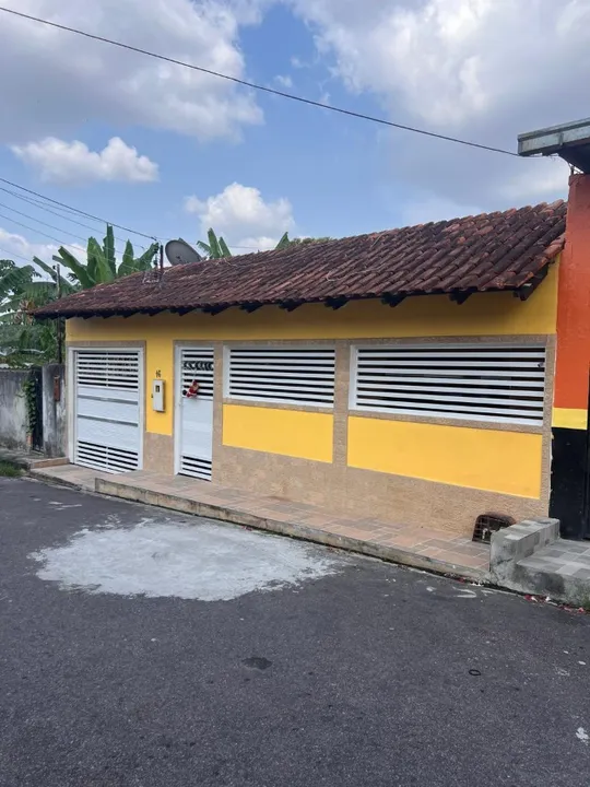 Linda Casa 700m² c/ 3 Quartos sendo 1 Suíte c/ Edicula/Lanvaderia e Quadra Poliesportiva