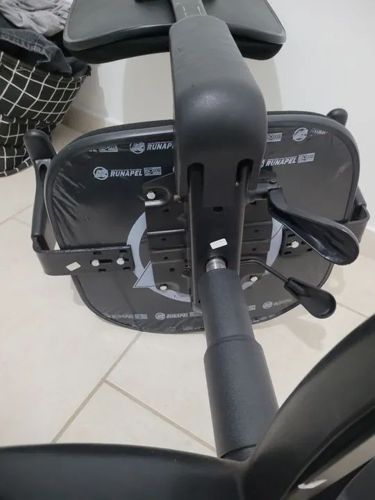 Cadeira de Escritório Giratória com Rodinhas - Foto 4