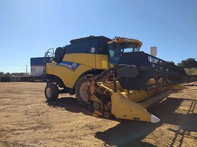 Colheitadeira New Holland CR 6080 ano 2013