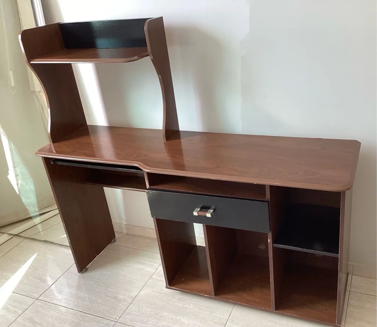 Escrivaninha com Prateleira e Gaveta - Foto 2