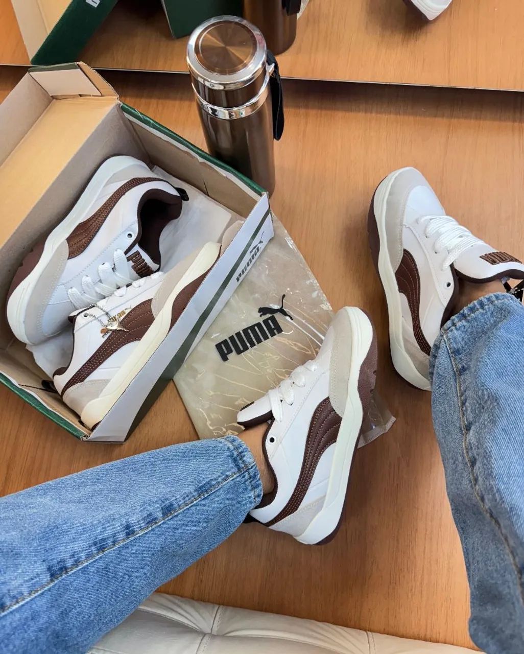 Tênis Puma Feminino Casual - Bege e Marrom - Foto 2