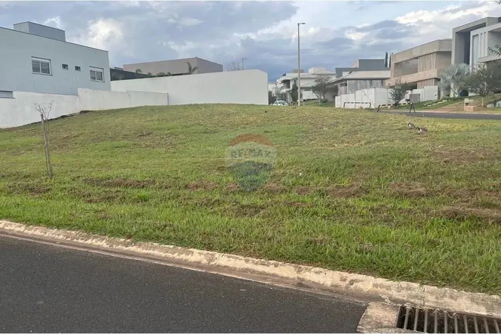 Terreno à Venda no Condomínio Fechado Varanda Sul Exclusividade, Segurança e Lazer Comple