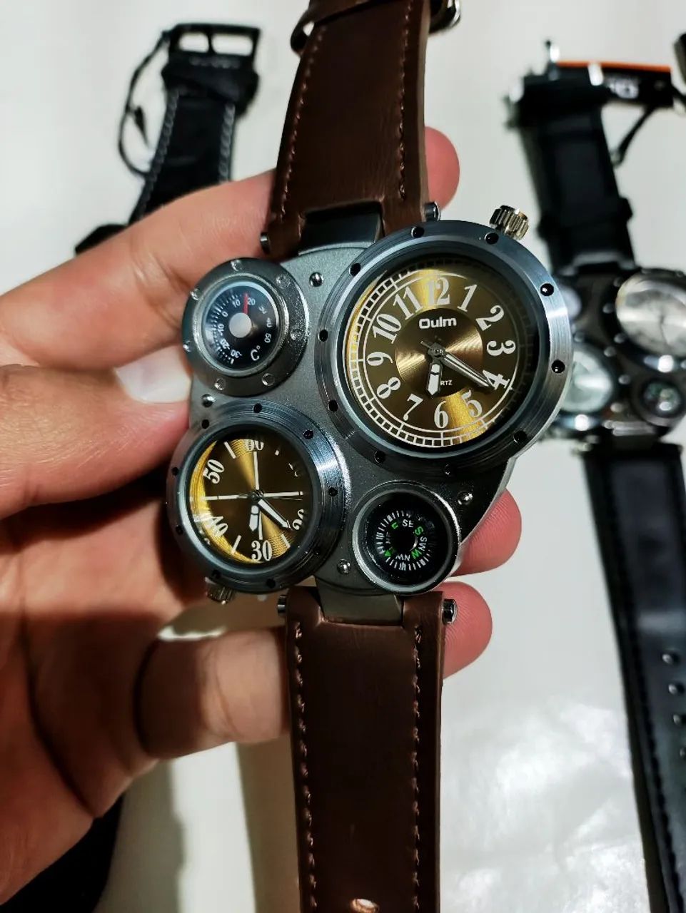 Relógio Masculino Oulm - Design Exclusivo - Foto 2