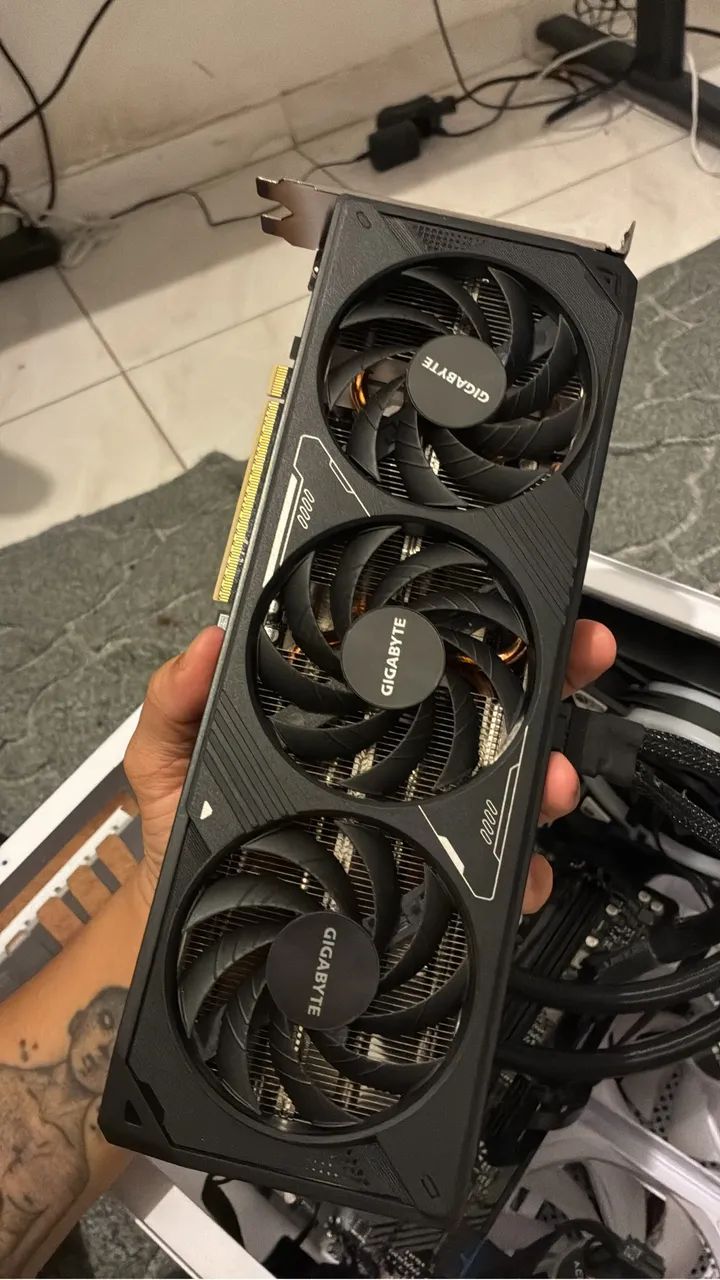 RTX 5070 Windforce 12GB GDDR7 - Foto 2