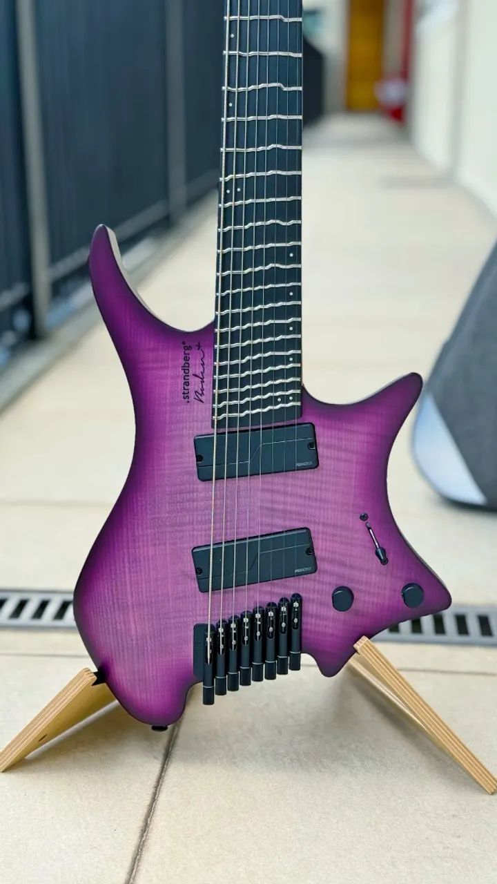Guitarra Strandberg Boden Plus + Boden8 NX TT roxa oito cordas True Temperament
