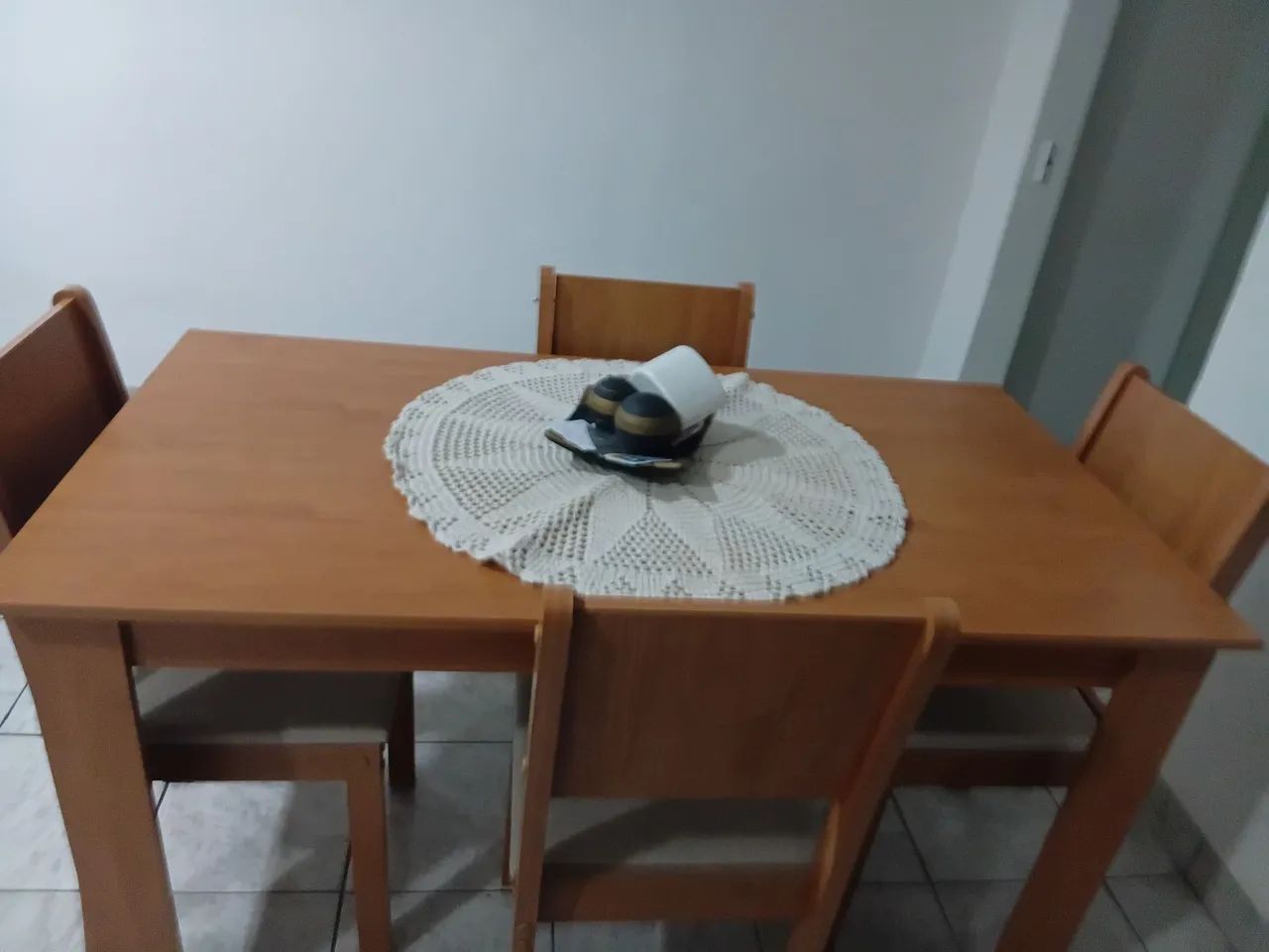 Mesa de jantar com 4 cadeiras . - Foto 2