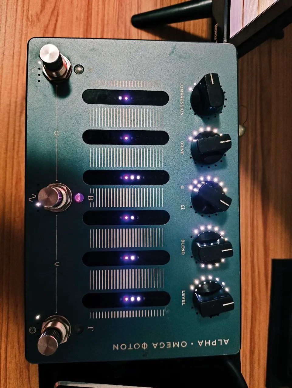 Pedal de baixo darkglass Alpha e omega photon - Instrumentos