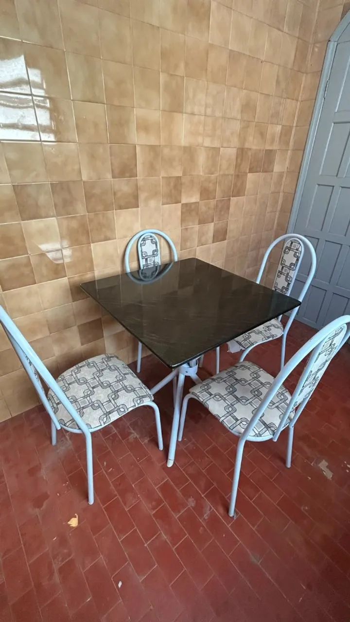 Conjunto de Mesa de jantar quadrada com cadeiras