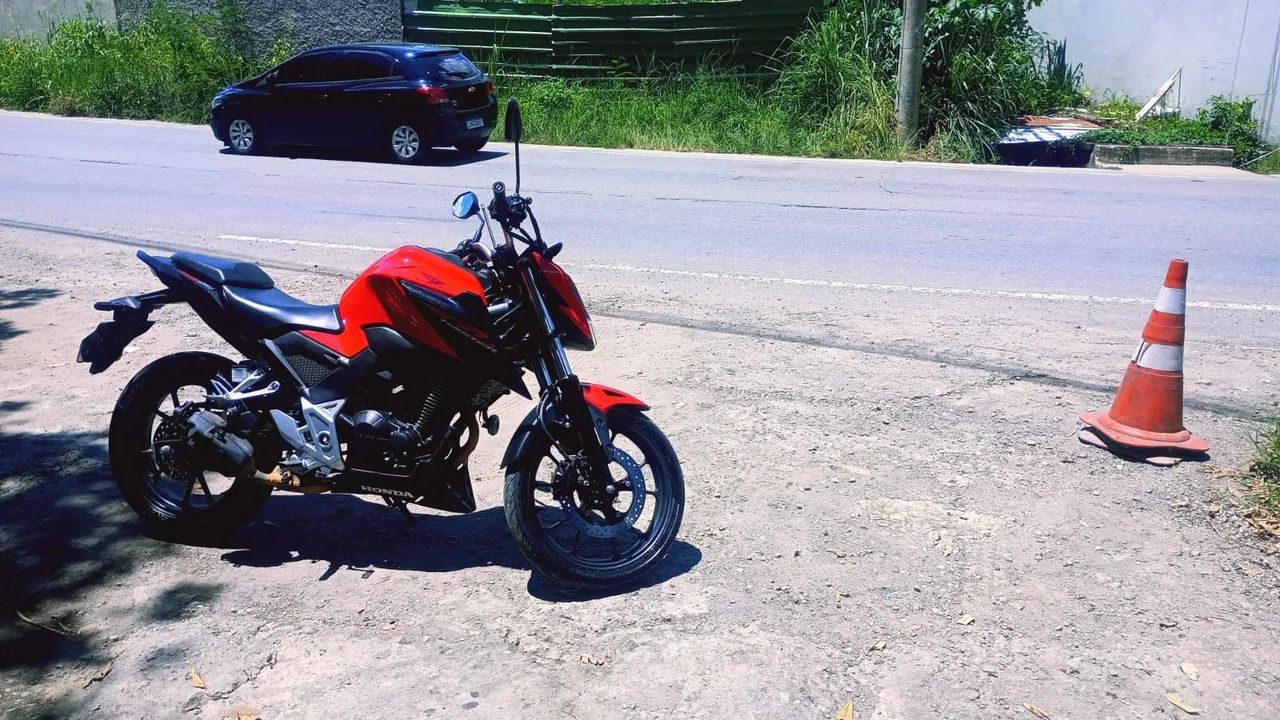 CB300f 2024 - Foto 2